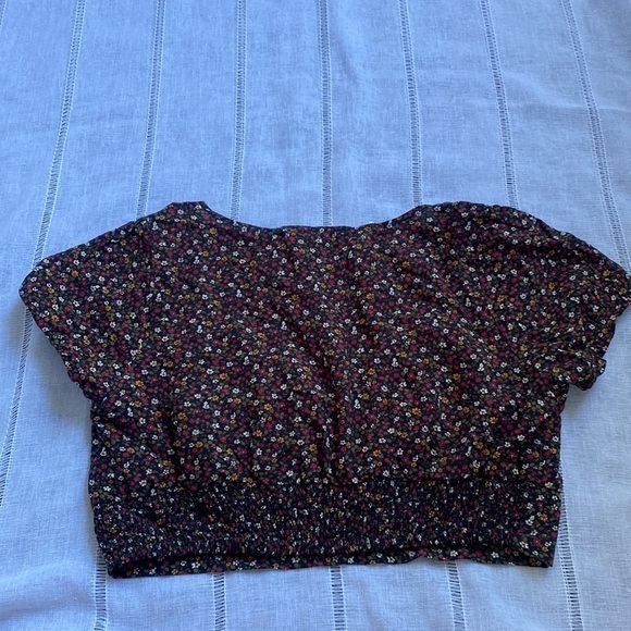 NWT Aeropostale floral cut out crop top with puff sleeves. - Picture 8 of 16